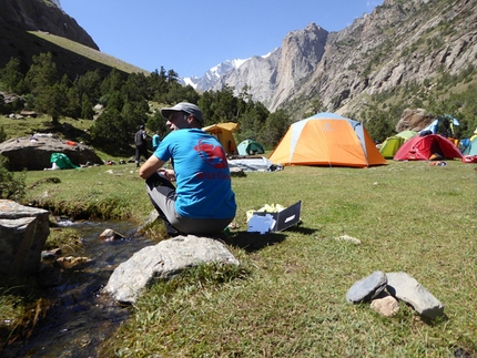 Kirghizistan Pamir Alay, Kara Su, Ak Su, Gian Luca Cavalli, Pier Luigi Maschietto, Giovanni Pagnoncelli, Edoardo Polo, Marcello Sanguineti - Kirghizistan 2015 Pamir Alai: Campo Base in Kara Su