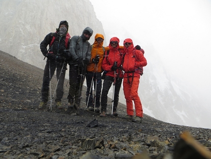 Kirghizistan Pamir Alay, Kara Su, Ak Su, Gian Luca Cavalli, Pier Luigi Maschietto, Giovanni Pagnoncelli, Edoardo Polo, Marcello Sanguineti - Kirghizistan 2015 Pamir Alai: durante il trekking