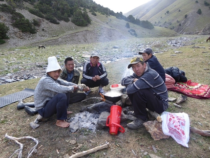 Kirghizistan Pamir Alay, Kara Su, Ak Su, Gian Luca Cavalli, Pier Luigi Maschietto, Giovanni Pagnoncelli, Edoardo Polo, Marcello Sanguineti - Kirghizistan 2015 Pamir Alai: i nostri compagni di trekking