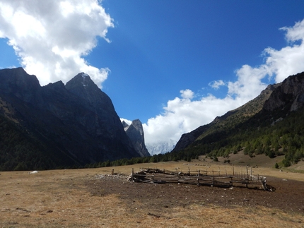 Kirghizistan Pamir Alay, Kara Su, Ak Su, Gian Luca Cavalli, Pier Luigi Maschietto, Giovanni Pagnoncelli, Edoardo Polo, Marcello Sanguineti - Kirghizistan 2015 Pamir Alai: all'ingresso della Kara Su