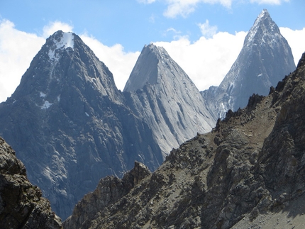 Kirghizistan Pamir Alay, Kara Su, Ak Su, Gian Luca Cavalli, Pier Luigi Maschietto, Giovanni Pagnoncelli, Edoardo Polo, Marcello Sanguineti - Kirghizistan 2015 Pamir Alai: Kotina, Peak 1000 of Russian Christianity e Odessa da un colle durante il trekking