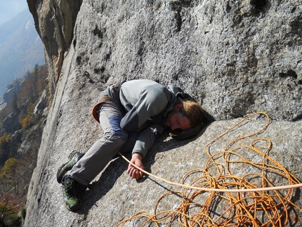 Val di Mello, Scoglio delle Metamorfosi, Here today gone tomorrow, Daniele Bianchi, Pietro Biasini, Mirko Masè - Here today gone tomorrow on Scoglio delle Metamorfosi, Val di Mello: Pietro Biasini resting on the ledge at the first belay