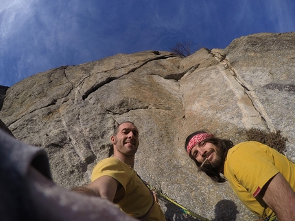 Val di Mello, Scoglio delle Metamorfosi, Here today gone tomorrow, Daniele Bianchi, Pietro Biasini, Mirko Masè - Here today gone tomorrow on Scoglio delle Metamorfosi, Val di Mello: ready for pitch six