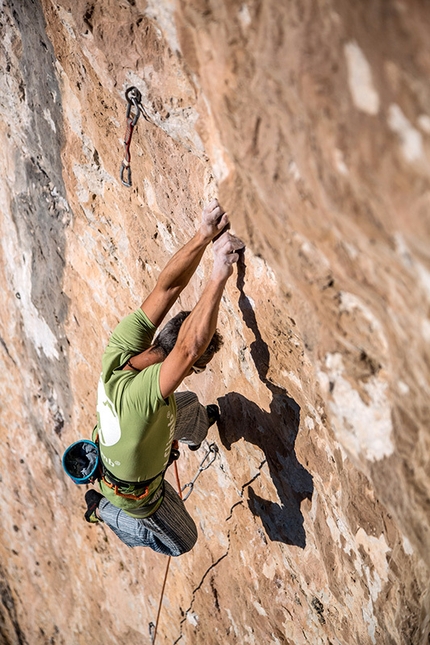 La Gusela di Cismon, arrampicata in Valbrenta - Marco Savio su Eagle (progetto)