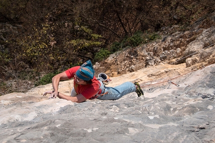 La Gusela di Cismon, arrampicata in Valbrenta - Giulio Abrate su The Bee, 8a+