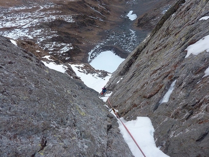 Pizzo del Salto, prima invernale via del Gran Diedro - Il gioco si fa duro