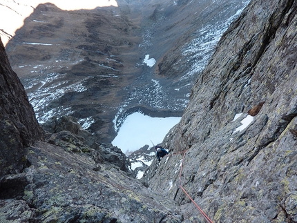 Pizzo del Salto, prima invernale via del Gran Diedro - Lentamente verso l'alto