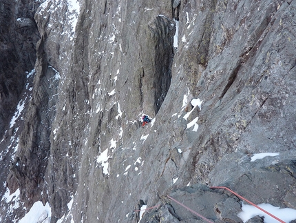 Pizzo del Salto, prima invernale via del Gran Diedro - Sul gran traverso