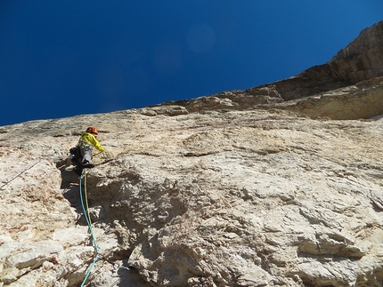 Rondò Veneziano, Torre Venezia (Civetta, Dolomites) - Nicola Tondini climbing Rondò Veneziano on Torre Venezia, Civetta, Dolomites