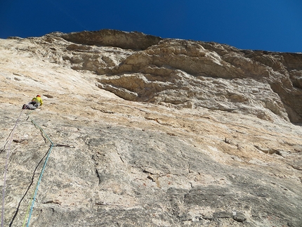 Rondò Veneziano, Torre Venezia (Civetta, Dolomites) - Nicola Tondini climbing Rondò Veneziano on Torre Venezia, Civetta, Dolomites