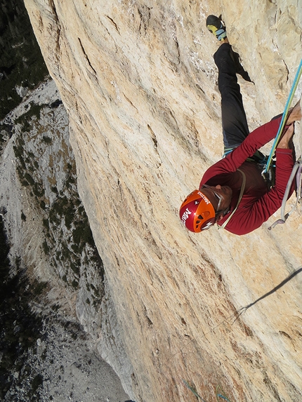 Rondò Veneziano, Torre Venezia (Civetta, Dolomites) - Emanuele Pellizzari climbing Rondò Veneziano on Torre Venezia, Civetta, Dolomites