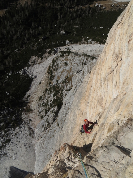 Rondò Veneziano, Torre Venezia (Civetta, Dolomites) - Emanuele Pellizzari climbing Rondò Veneziano on Torre Venezia, Civetta, Dolomites