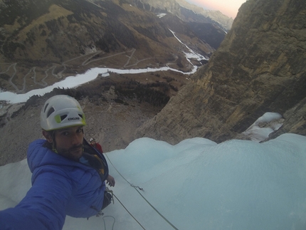 Mur del Pisciadu, Sella, Dolomiti - Manuel Baumgartner e Martin Baumgärtner il 30/12/2015 durante la probabile prima salita del Mur del Pisciadù Eisfall (V+/M6/WI6), Sella, Dolomiti.