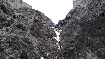 Stralasegne, Pala di San Martino, Renzo Corona, Flavio Piccinini - Su Stralasegne (500m, M5, 1 pass. M6) parete Nord, Pala San Martino (Dolomiti)