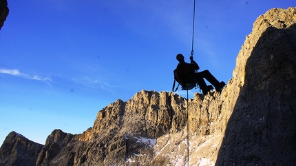 Stralasegne, Pala di San Martino, Renzo Corona, Flavio Piccinini - Doppie in discesa da Stralasegne (500m, M5, 1 pass. M6) parete Nord, Pala San Martino (Dolomiti)