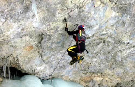 Kurt Astner, Valle di Landro, Dolomiti - Kurt Astner in dry tooling su Fly in the Wind, Valle di Landro - Alto Adige