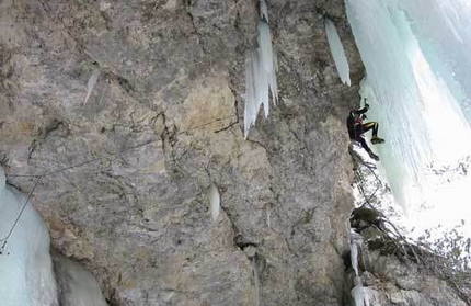 Kurt Astner, Valle di Landro, Dolomiti - Kurt Astner in dry tooling su Fly in the Wind, Valle di Landro - Alto Adige