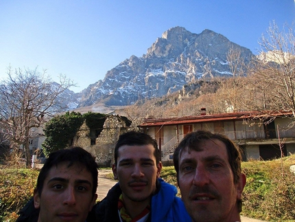 Canale Jannetta, Gran Sasso, Cristiano Iurisci, Gabriele Paolucci, Luca Gasparini - Canale Jannetta, Gran Sasso: felici e stanchi ci abbracciamo grazie ragazzi! Alla prossima avventura.