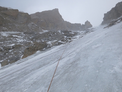 Nanga Parbat d'inverno, Daniele Nardi - Nanga Parbat d'inverno, sotto le rocce Kinshofer