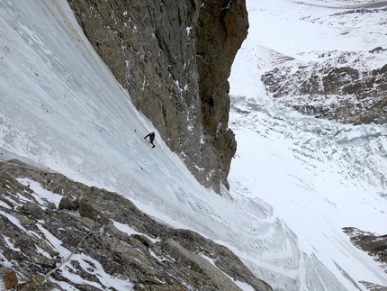 Nanga Parbat: team join forces on Kinshofer route. Nardi and Bielecki ascend but are stopped by fall at 5800m