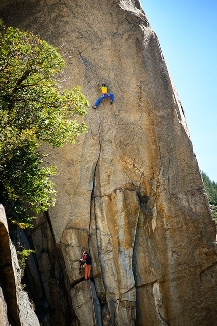 Rolando Larcher, Valle dell'Orco, Torri di Aimonin - Rolando Larcher making the first free ascent of Cani e Gatti 8a+, Torri di Aimonin, Valle dell'Orco