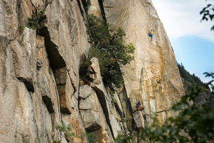 Rolando Larcher, Valle dell'Orco, Torri di Aimonin - Rolando Larcher durante la prima libera di Cani e Gatti 8a+, Torri di Aimonin, Valle dell'Orco