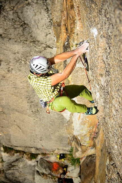 Rolando Larcher, Valle dell'Orco, Torri di Aimonin - Rolando Larcher durante la prima libera di Know Yourself? E76c o 8a trad, Torri di Aimonin, Valle dell'Orco