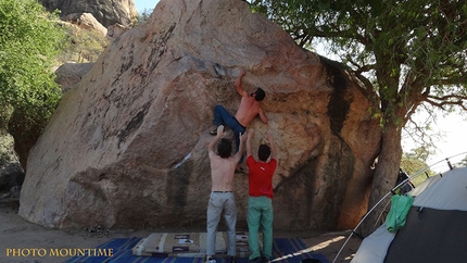 Ciad Climbing Expedition 2015 - Ciad Climbing Expedition 2015: bouldering al campo base