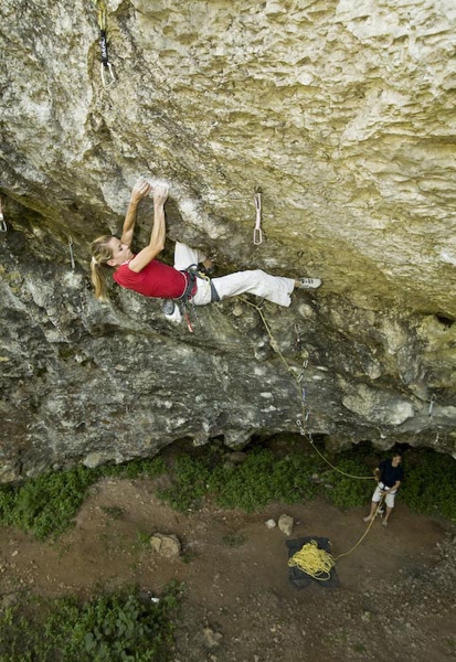 Maja Vidmar - Maja Vidmar redpointing Attila Lunga 8c+ at Baratro, Italy