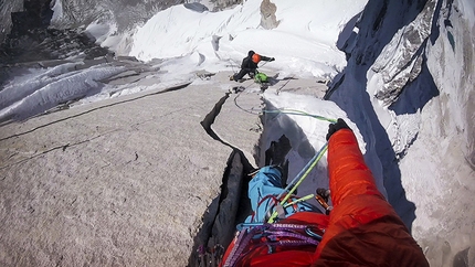 David Lama, Conrad Anker, Lunag Ri - David Lama e Conrad Anker durante il tentativo di aprire una nuova via sul Lunag Ri