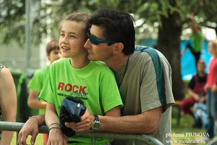 Zhenja Kazbekova - Zhenja Kazbekova listening to her father's advice at the Rock Junior 2009