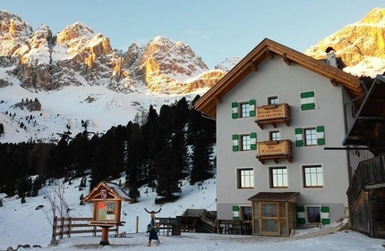 Rifugi in Trentino d'inverno - Rifugio Stella Alpina Spiz Piaz, Gruppo Catinaccio, Val di Fassa