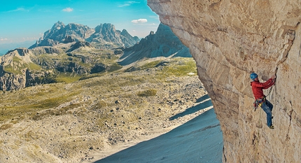 Alpine Wall Tour, Jacek Matuszek, Lukasz Dudek - Jacek Matuszek climbing Bellavista, Cima Ovest di Lavaredo, Dolomites