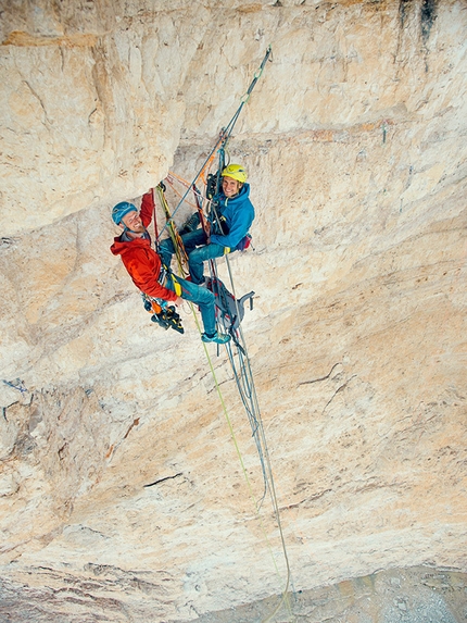 Alpine Wall Tour, Jacek Matuszek, Lukasz Dudek - Alpine Wall Tour: Jacek Matuszek e Łukasz Dudek in sosta su Bellavista, Cima Ovest di Lavaredo, Dolomiti