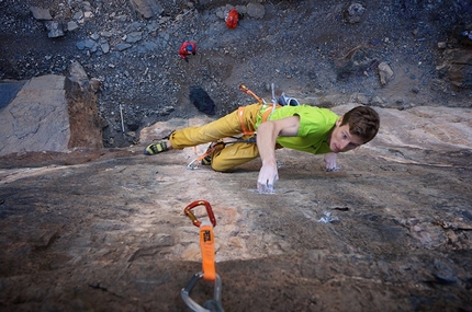 Oman sport climbing Arnaud Petit, Read Macadam, Alex Ruscior - Read Macadam climbing New Bactun 8b at Hadash, Oman