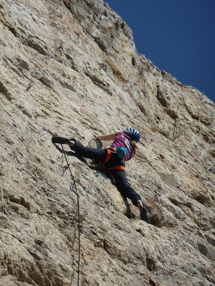 Neverending Wall, Parete Rossa Di Catteissard - Neverending Wall: Federica Mingolla al primo assalto.