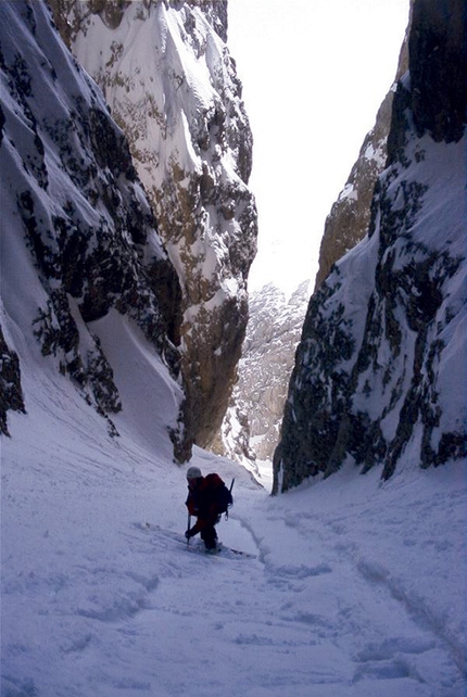 Sci Ripido e Scialpinismo. I 3000 delle Dolomiti - Prima discesa allo Spallone del Sassolungo