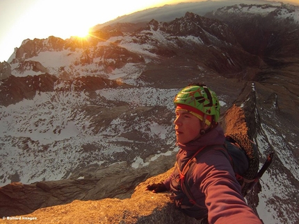 Tom Ballard, Pizzo Cengalo, Pizzo Badile - Tom Ballard: the first rays of sun on Spigolo Vinci, Pizzo Cengalo