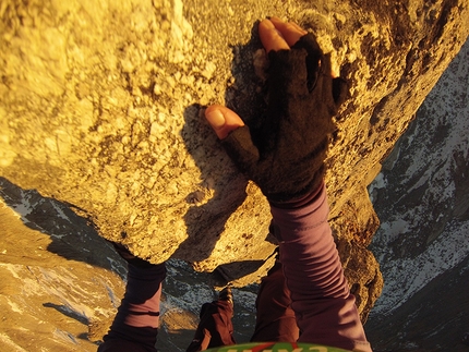 Tom Ballard, Pizzo Cengalo, Pizzo Badile - Tom Ballard climbing Spigolo Vinci, Pizzo Cengalo