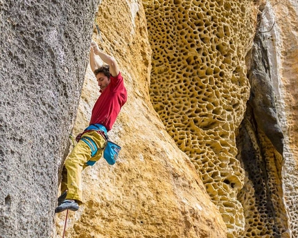 Stefano Ghisolfi - Stefano Ghisolfi sulla via Dingo 8c+ all'Alveare, Monte Sordo, Finale Ligure