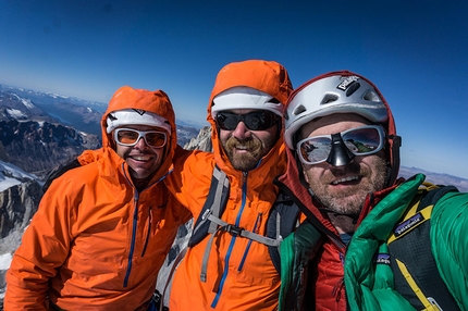 Cerro Torre, Patagonia, Spigolo SE, Via del Compressore, Mikey Schaefer, Andrew Rothner, Josh Wharton - Mikey Schaefer, Andrew Rothner e Josh Wharton durante la seconda salita in libera dello Spigolo SE (Via del Compressore ) Cerro Torre, Patagonia (04-06/02/2016)