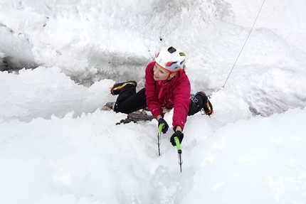 Lucie Hrozova, Saphira, The Fang Amphitheater, Vail, Colorado, USA. - Lucie Hrozová ice climbing in Colorado, USA.