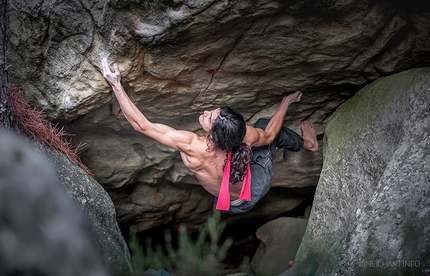 Charles Albert bouldering barefoot in Fontainebleau