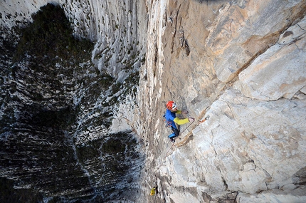 Pico Pirineos, Monterrey, Messico, Rolando Larcher, Maurizio Oviglia, Luca Giupponi - Rolando Larcher sul quarto tiro (7b+) di El Lobo del Desierto, Pico Pirineos, Monterrey, Messico