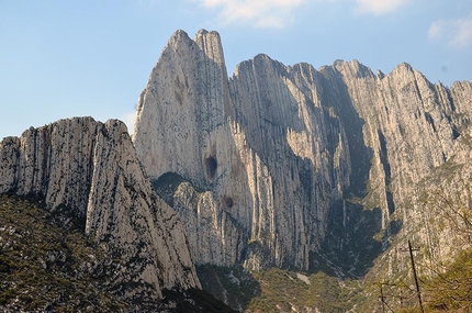 Pico Pirineos, Monterrey, Messico, Rolando Larcher, Maurizio Oviglia, Luca Giupponi - Il Pico Indipendencia ed il gemello Pico Pirineos (Cumbres de Monterrey - Sierra Madre Oriental) in Messico