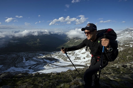 RED BULL X-ALPS 2009 - Lloyd Pennicuik (AUS) affronta a modo suo il Grossglockner, Salisburghese, Austria.