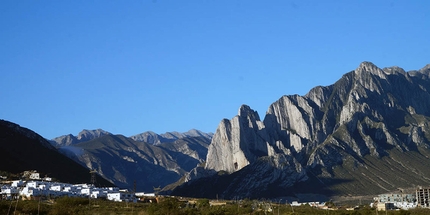 Pico Pirineos, Monterrey, Messico, Rolando Larcher, Maurizio Oviglia, Luca Giupponi - Le Cumbres de Monterrey, dalla città. Rolando Larcher