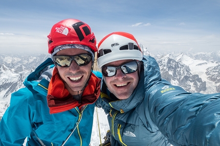 Link Sar West, Karakoram, Jon Griffith, Andy Houseman - Andy Houseman e Jon Griffith durante la salita di Link Sar West, Karakoram (07/2015)