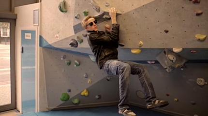 Footloose, l'arrampicata rock nel music video con Louis Parkinson