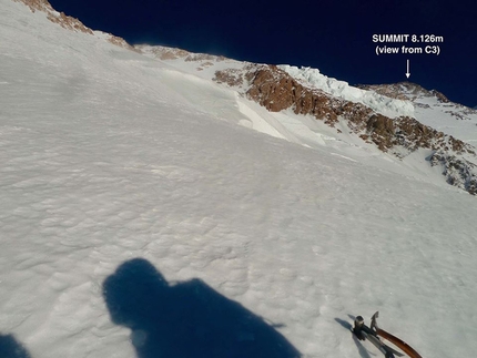 Nanga Parbat d'inverno, Simone Moro, Alex Txikon, Ali Sadpara, Tamara Lunger - Nanga Parbat d'inverno: la vista dal campo 3 a 6700m verso la cima